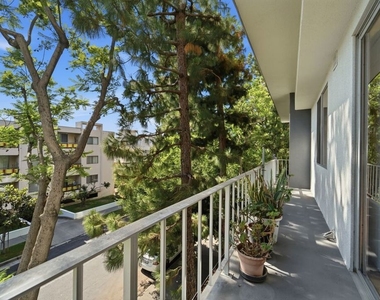 100 S Doheny Drive - Photo Thumbnail 35