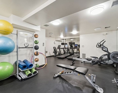 100 S Doheny Drive - Photo Thumbnail 23