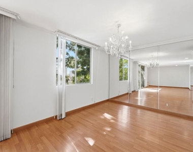 100 S Doheny Drive - Photo Thumbnail 19
