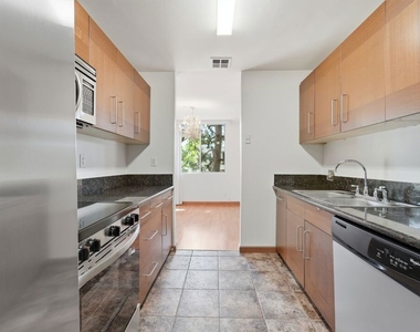 100 S Doheny Drive - Photo Thumbnail 16