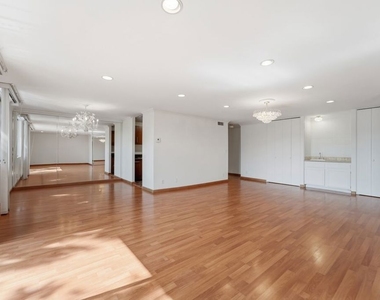 100 S Doheny Drive - Photo Thumbnail 10