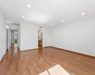 100 S Doheny Drive - Photo Thumbnail 20