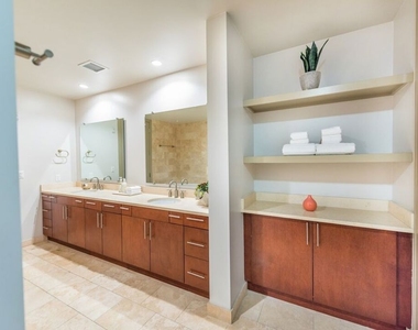 10700 Wilshire Boulevard - Photo Thumbnail 10