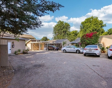 6727 1/2 Orion Avenue - Photo Thumbnail 3