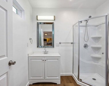 6727 1/2 Orion Avenue - Photo Thumbnail 20