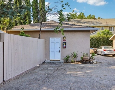 6727 1/2 Orion Avenue - Photo Thumbnail 1