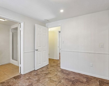 6727 1/2 Orion Avenue - Photo Thumbnail 16