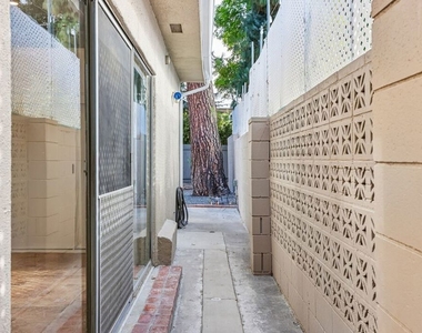 6727 1/2 Orion Avenue - Photo Thumbnail 22