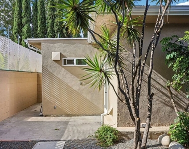 6727 1/2 Orion Avenue - Photo Thumbnail 25