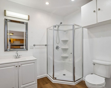 6727 1/2 Orion Avenue - Photo Thumbnail 19