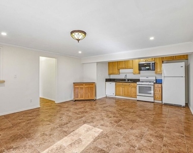 6727 1/2 Orion Avenue - Photo Thumbnail 11