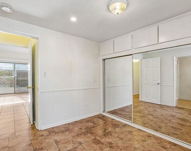 6727 1/2 Orion Avenue - Photo Thumbnail 17