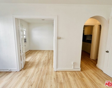 936 S Berendo Street - Photo Thumbnail 2