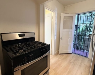 936 S Berendo Street - Photo Thumbnail 6
