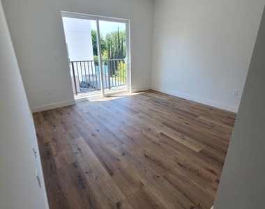 13824 Bessemer Street - Photo Thumbnail 19