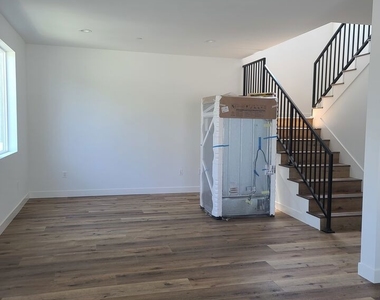 13824 Bessemer Street - Photo Thumbnail 6