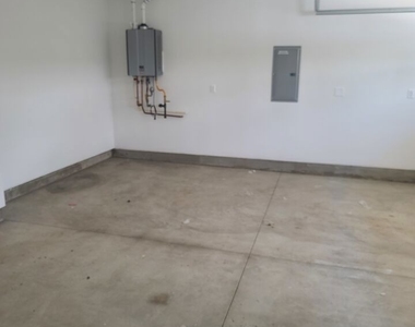 13824 Bessemer Street - Photo Thumbnail 9