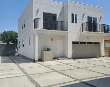 13824 Bessemer Street - Photo Thumbnail 2
