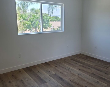 13824 Bessemer Street - Photo Thumbnail 12