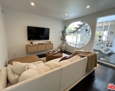 12913 Gilmore Avenue - Photo Thumbnail 2