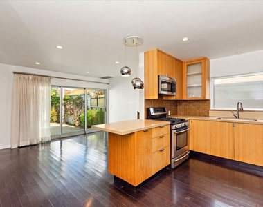 12913 Gilmore Avenue - Photo Thumbnail 7