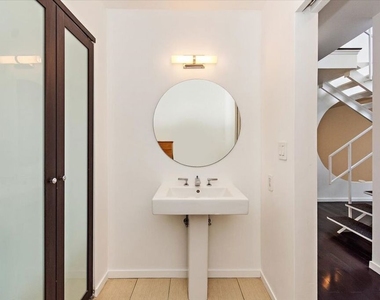 12913 Gilmore Avenue - Photo Thumbnail 14