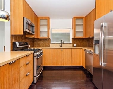 12913 Gilmore Avenue - Photo Thumbnail 9