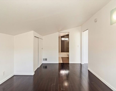 12913 Gilmore Avenue - Photo Thumbnail 23