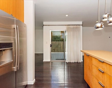 12913 Gilmore Avenue - Photo Thumbnail 10