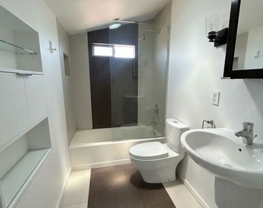 12913 Gilmore Avenue - Photo Thumbnail 25