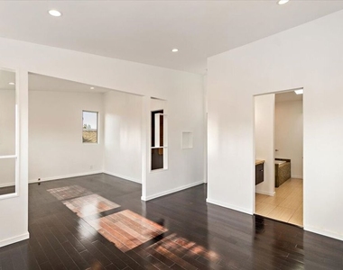 12913 Gilmore Avenue - Photo Thumbnail 17