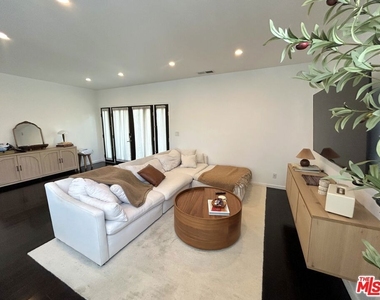 12913 Gilmore Avenue - Photo Thumbnail 3