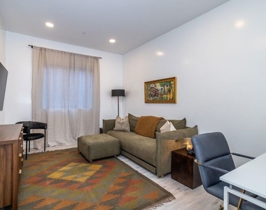 137 N Doheny Drive - Photo Thumbnail 17