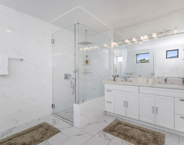 137 N Doheny Drive - Photo Thumbnail 9