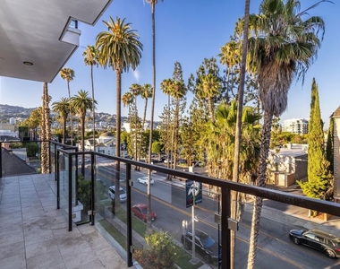 137 N Doheny Drive - Photo Thumbnail 19