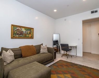 137 N Doheny Drive - Photo Thumbnail 18