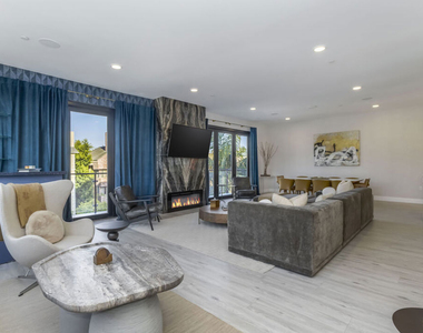 137 N Doheny Drive - Photo Thumbnail 1