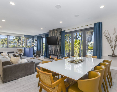 137 N Doheny Drive - Photo Thumbnail 4