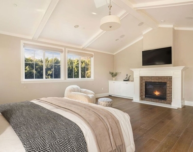 4505 Morella Avenue - Photo Thumbnail 14