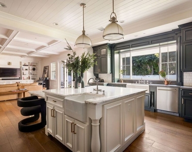 4505 Morella Avenue - Photo Thumbnail 9