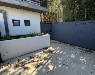 4507 Lomita Street - Photo Thumbnail 22