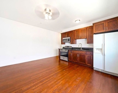 2025 3rd Avenue - Photo Thumbnail 3