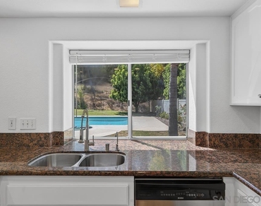 13887 Carriage Rd - Photo Thumbnail 21