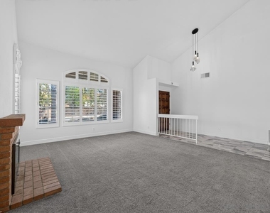 13887 Carriage Rd - Photo Thumbnail 9