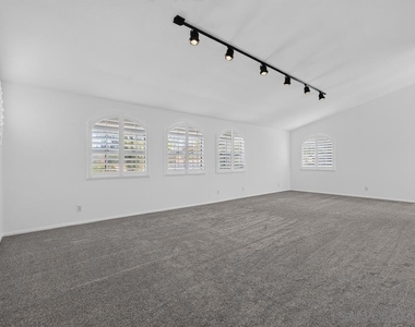 13887 Carriage Rd - Photo Thumbnail 39