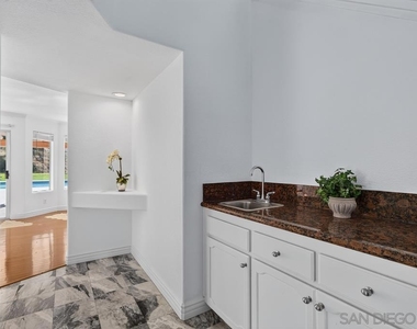 13887 Carriage Rd - Photo Thumbnail 11