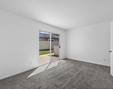 13887 Carriage Rd - Photo Thumbnail 23