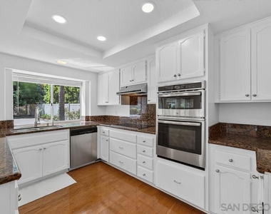 13887 Carriage Rd - Photo Thumbnail 18