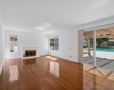 13887 Carriage Rd - Photo Thumbnail 12