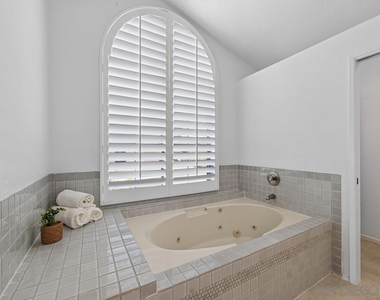 13887 Carriage Rd - Photo Thumbnail 30